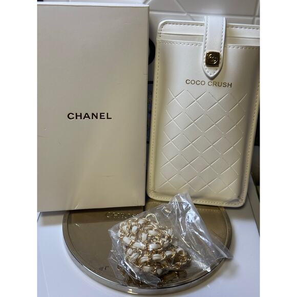 Chanel Coco Crush White Crossbody Bag with gold chain NEW in BOX - Picture 1 of 4
